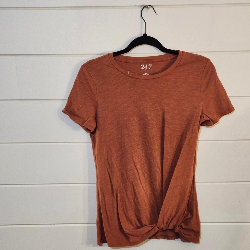 Maurices 24/7 Terracotta Short Sleeve Knot Front Tee XS Burnt Orange Slub Knit